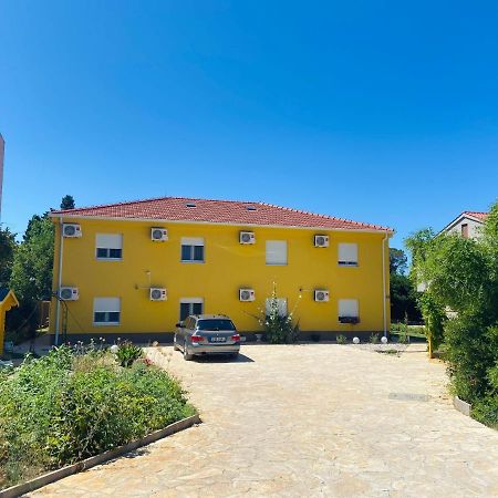 Spacious Apartment Close To The Sea In Kastel Luksic Kastela Exterior photo