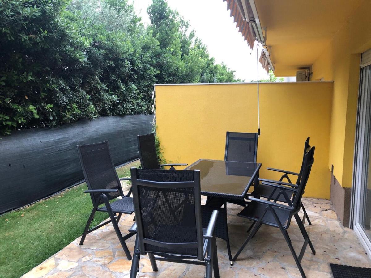 Spacious Apartment Close To The Sea In Kastel Luksic Kastela Exterior photo