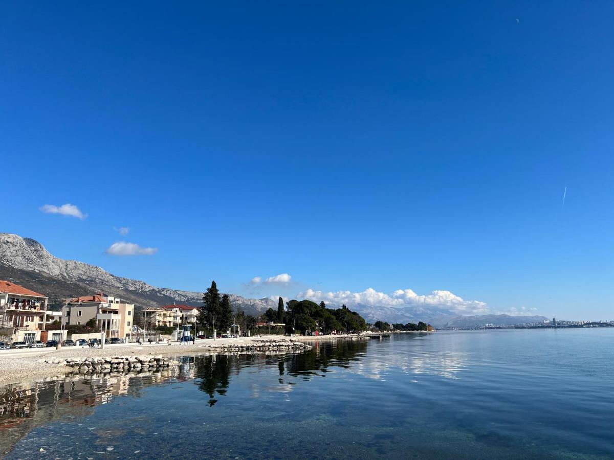 Spacious Apartment Close To The Sea In Kastel Luksic Kastela Exterior photo