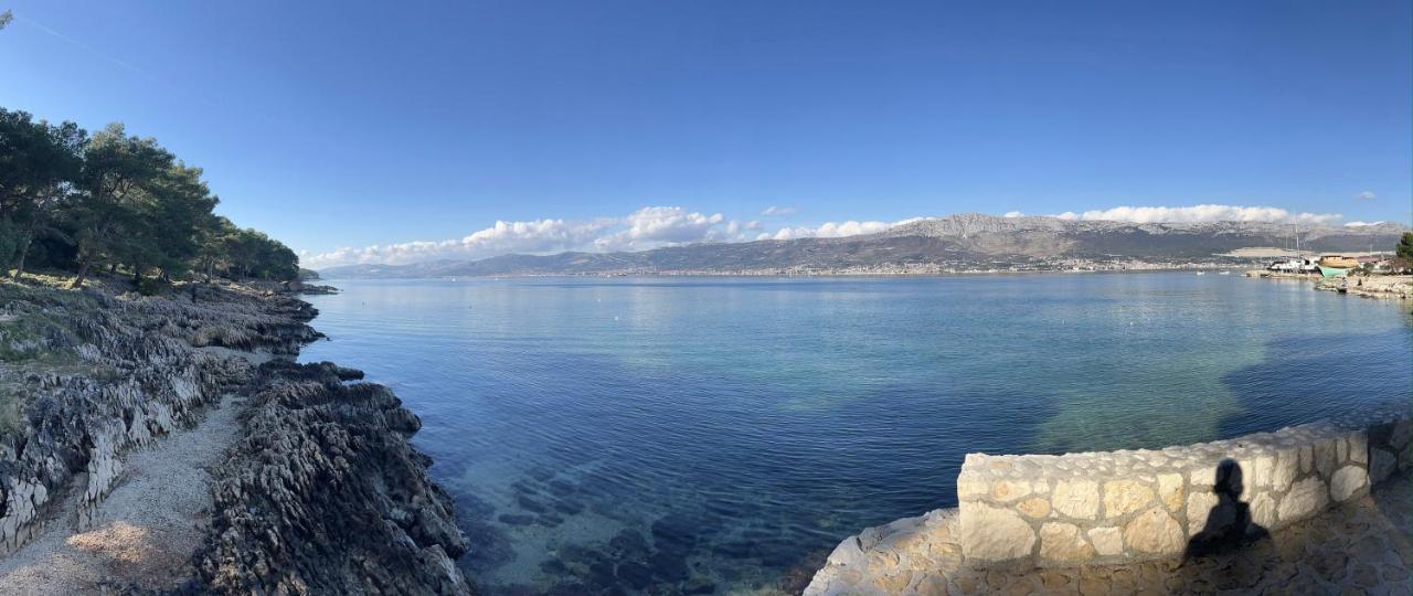 Spacious Apartment Close To The Sea In Kastel Luksic Kastela Exterior photo