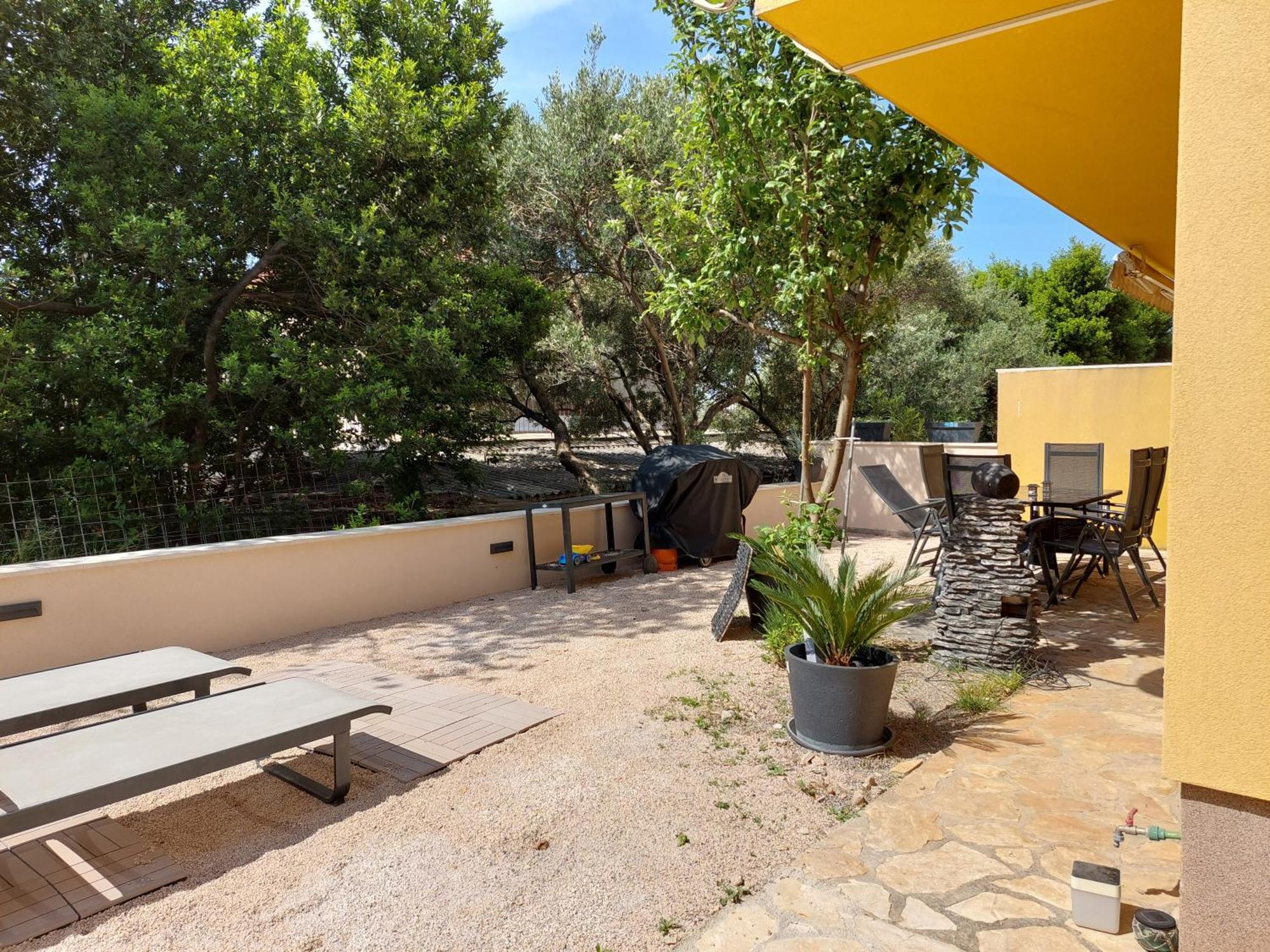 Spacious Apartment Close To The Sea In Kastel Luksic Kastela Exterior photo